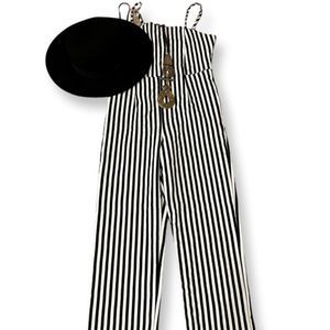 TRENDY URBAN OUTFITTERS JUMPSUIT SIZE SMALL!